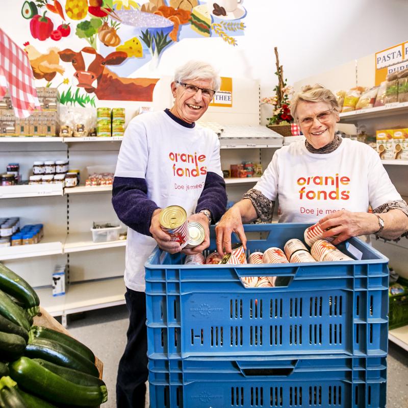 Vrijwilligers in de winkel